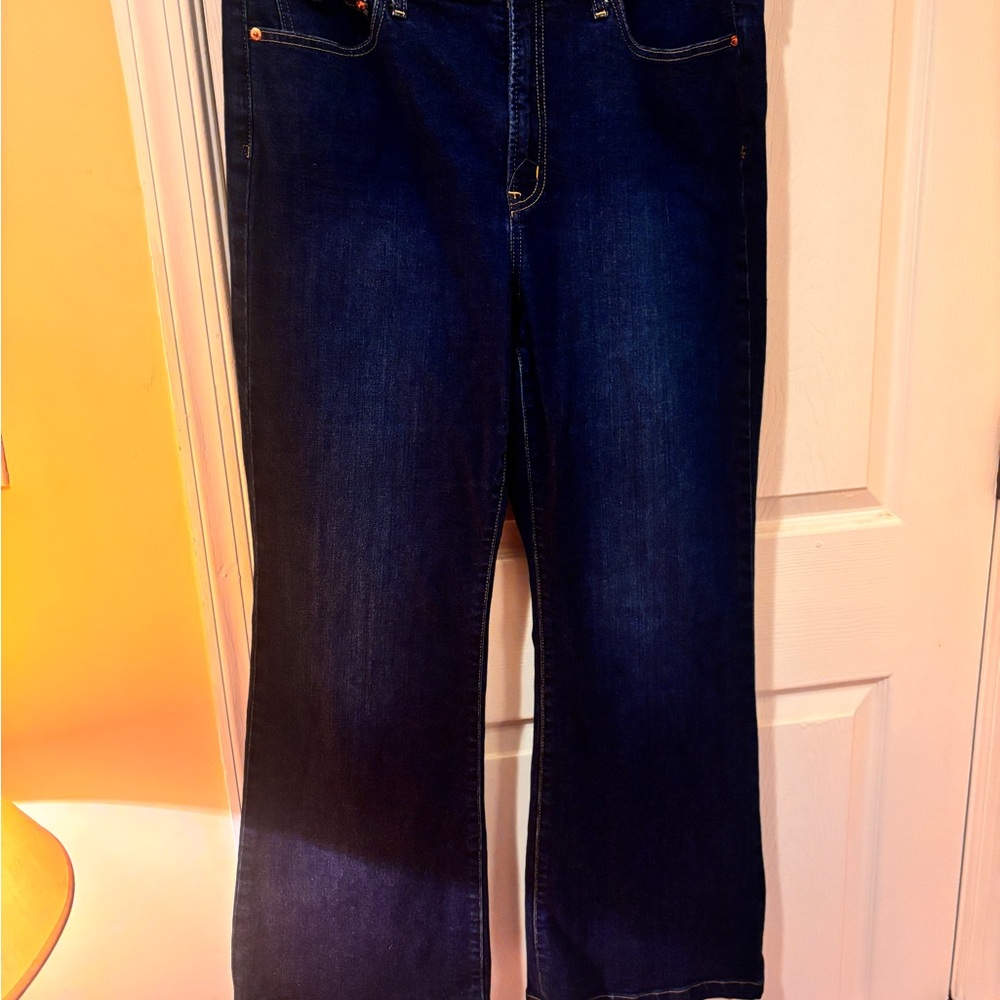 GAP Women’s 70’s High Rise Flare Jeans - Picture 6 of 8